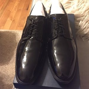 Men's black patent leather dress shoes