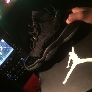 Jordan 11s size 7