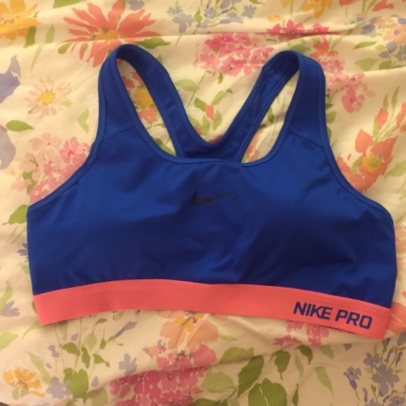 Nike pro sports bra