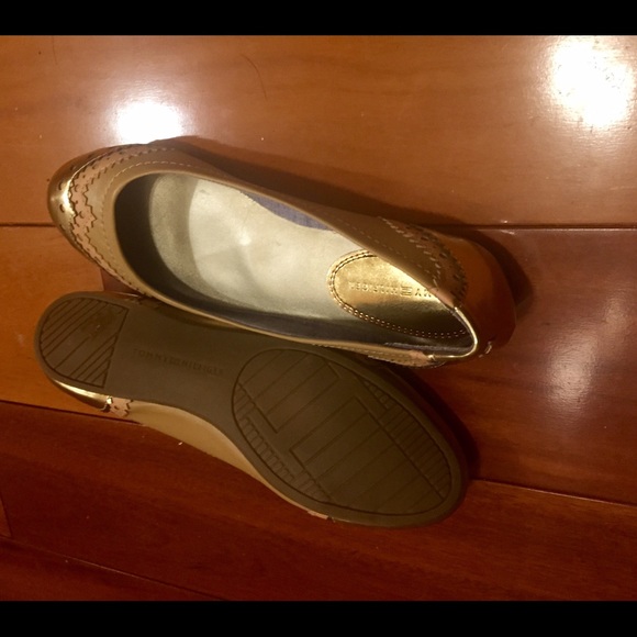 NWT Tommy Hilfiger ballet flats