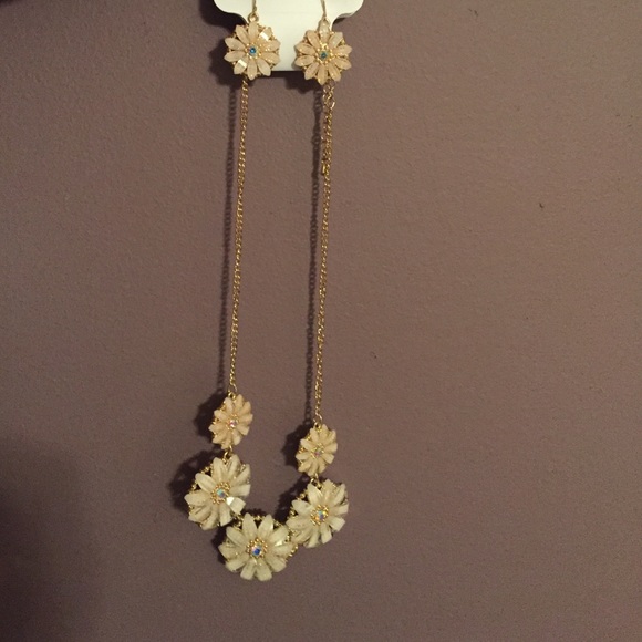 Earring and Necklace set