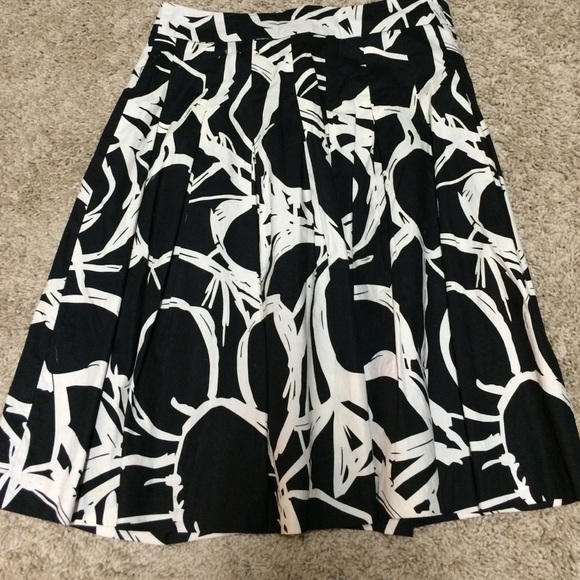 H&M black and white skirt 6