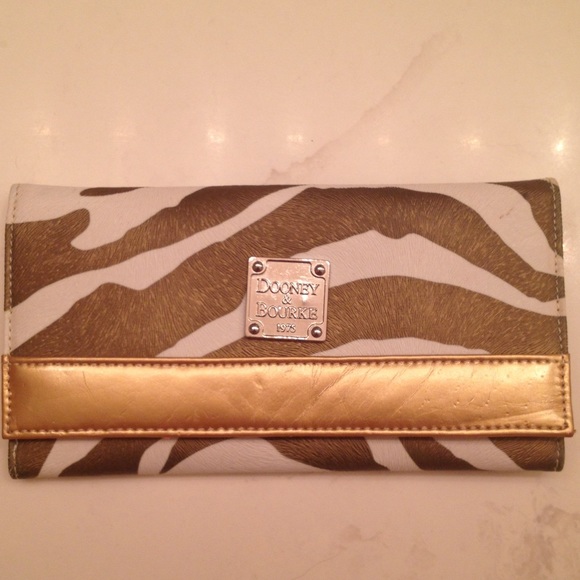 Dooney & Bourke wallet