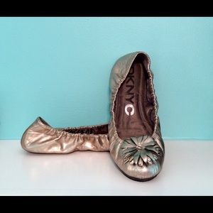NWB! DKNY Gold Leather Ballet Flats; fit like 7's!