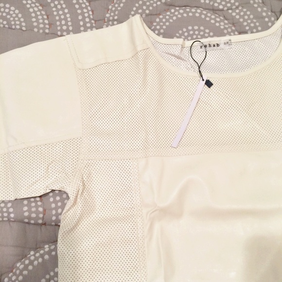 perforated faux leather top small medium - Picture 2 of 4