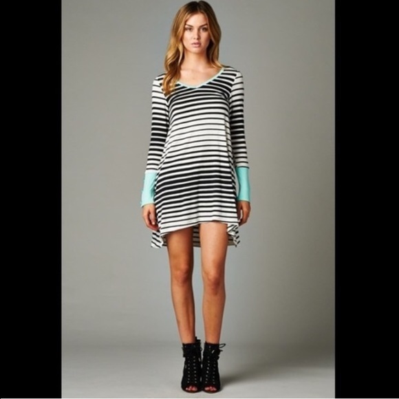 ❣️CLEARANCE❣️Aqua Cuff Black & White Striped Dress - Picture 2 of 4