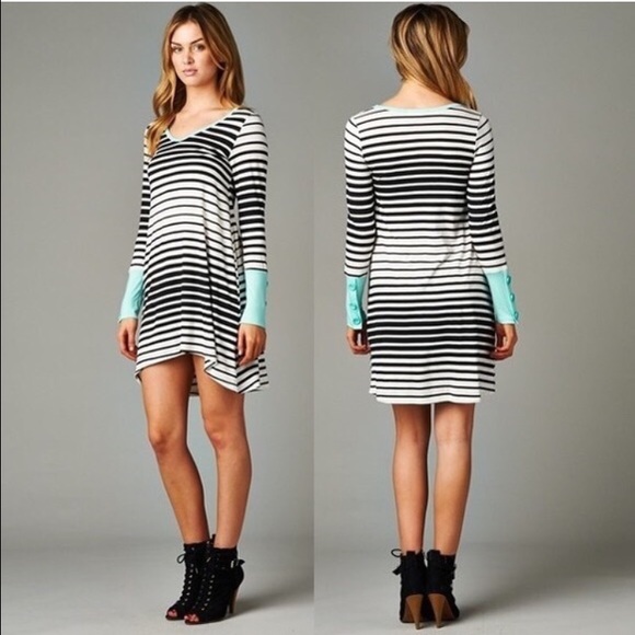 ❣️CLEARANCE❣️Aqua Cuff Black & White Striped Dress - Picture 4 of 4