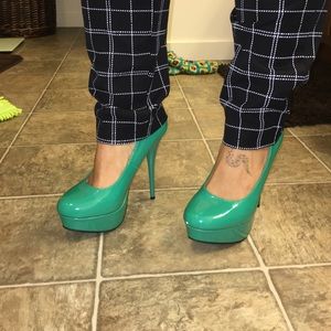 Green/ Teal pumps 💁🏾