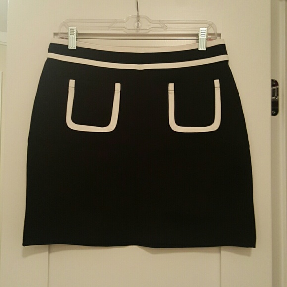 NWOT Banana Republic black and white mini skirt