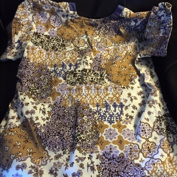 Scrub Top - Picture 2 of 3