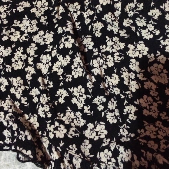 Shorts - Picture 2 of 3