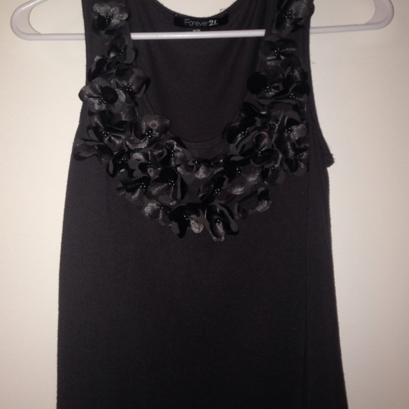 💃🏼MOVING SALE Gray Floral Embellished Tank