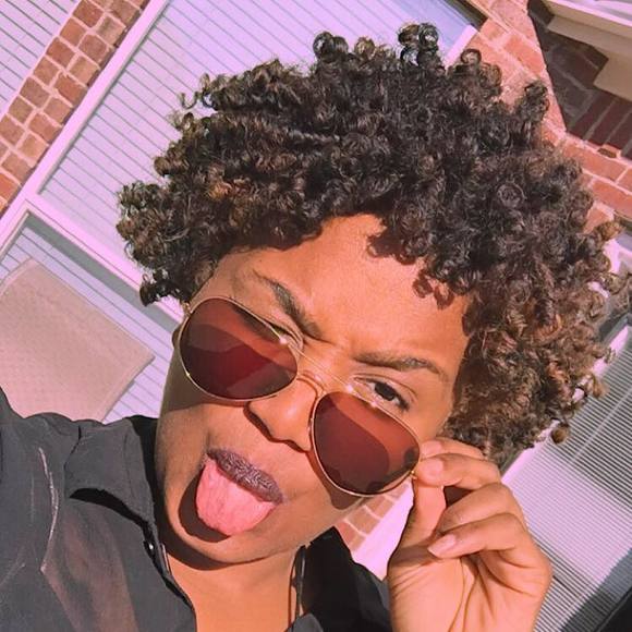 Meet your Posher, Alexis