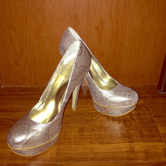 Snake skin pumps