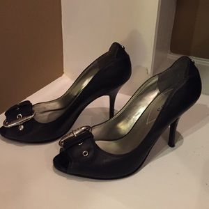 GUESS black peep toe heels