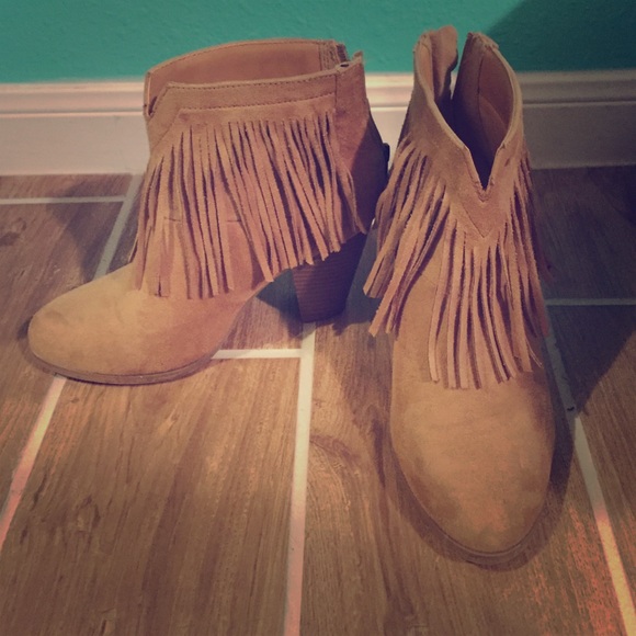 Soda Fringe booties 💘