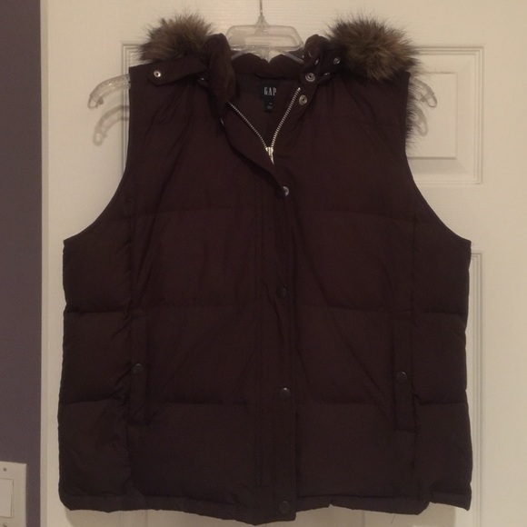 GAP Jackets & Blazers - Gap Down Vest with Fur Hood ⬇️ Price Drop