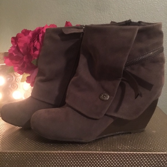 Gray boots/booties 7 1/2