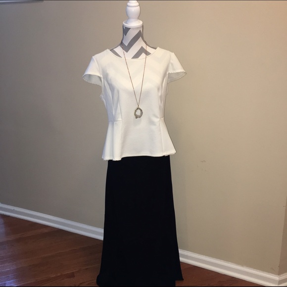 ✨Elle Cream Top✨ - Picture 2 of 2