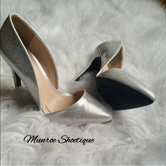 Silver Metallic Pointy Toe Pump