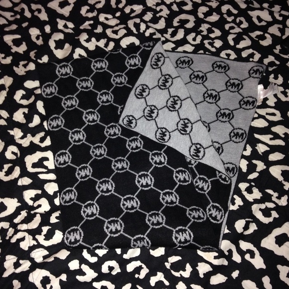 MK scarf - Picture 1 of 2