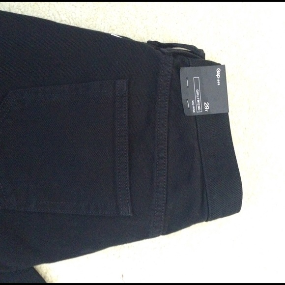 Sold‼️New GAP 1969 girlfriend mid rise jean❤️ - Picture 4 of 4