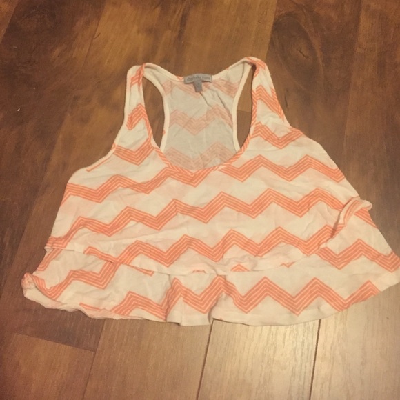 Chevron crop tank