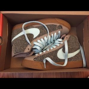 Nike woman Blazers