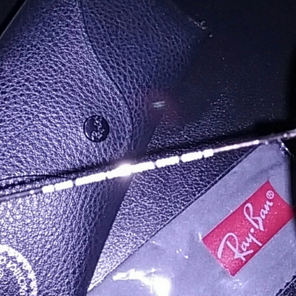 Ray-Ban \