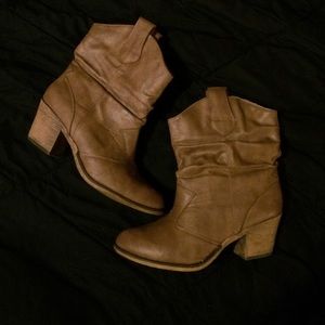 Short tan leather cowgirl boots