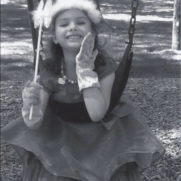 Meet your Posher, Debbi - Picture 3 of 4