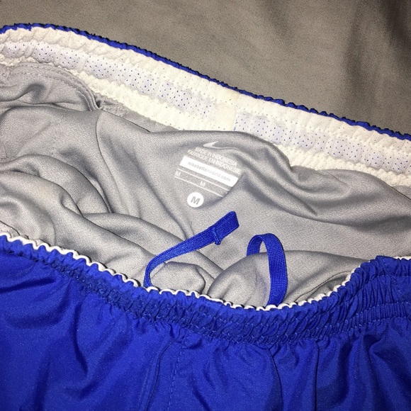 Girls Nike Shorts - Picture 2 of 2