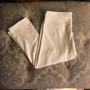 LULULEMON ATHLETICA crop under wonders