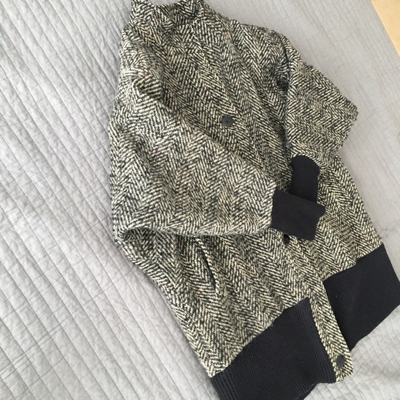 Dramatic coat - Picture 2 of 3