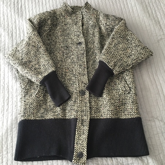 Dramatic coat - Picture 3 of 3