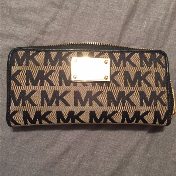 Authentic Michael kors wallet ❤️
