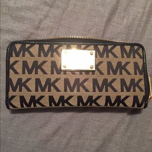 Authentic Michael kors wallet ❤️