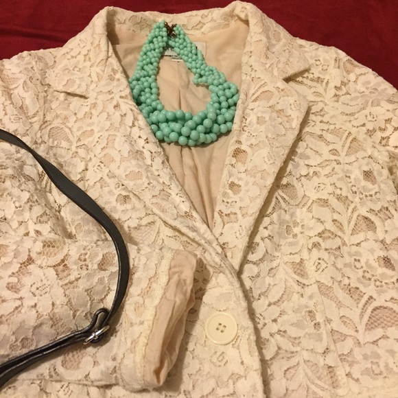 Cream lace blazer - Picture 2 of 3