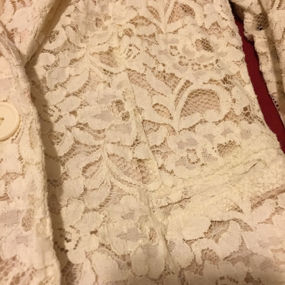 Cream lace blazer - Picture 3 of 3