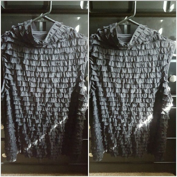 Black ruffled blouse - Picture 1 of 1