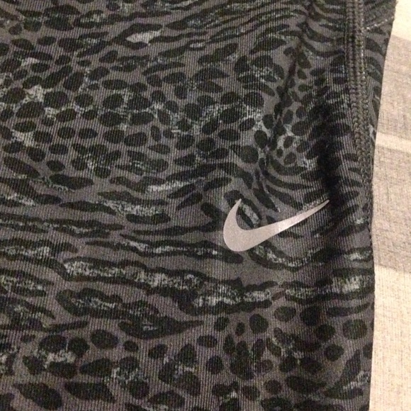 NWOT Nike Cropped Leggings