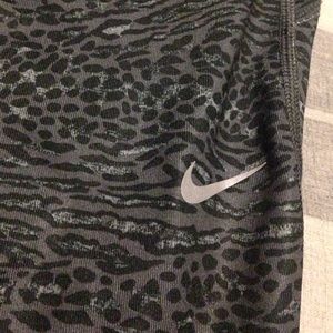 NWOT Nike Cropped Leggings