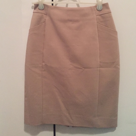 NWT H&M cute beige/tan short pencil skirt!