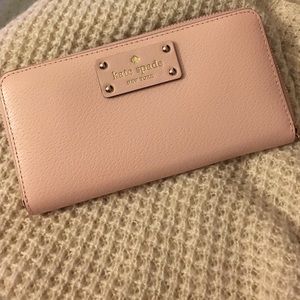 Light pink Kate Spade wallet. BRAND NEW.