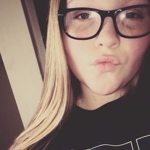 Meet your Posher, Lena