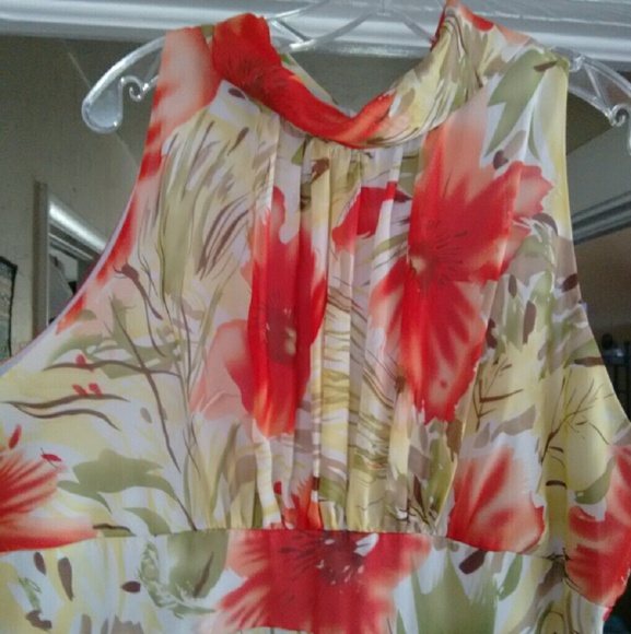 Beautiful floral dress 🔅accepting offers 🔅 - Picture 3 of 4