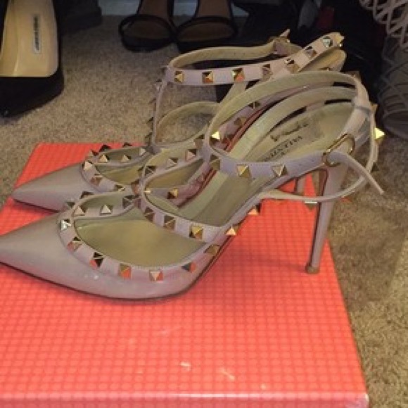 Valentino Rockstud T Strap Poudre Patent Pump - Picture 2 of 4