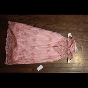 Classy lace cocktail dress in dusty rose