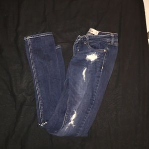 Dark ripped Hollister Jeans SIZE 3R