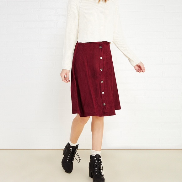 Red button down skirt😍